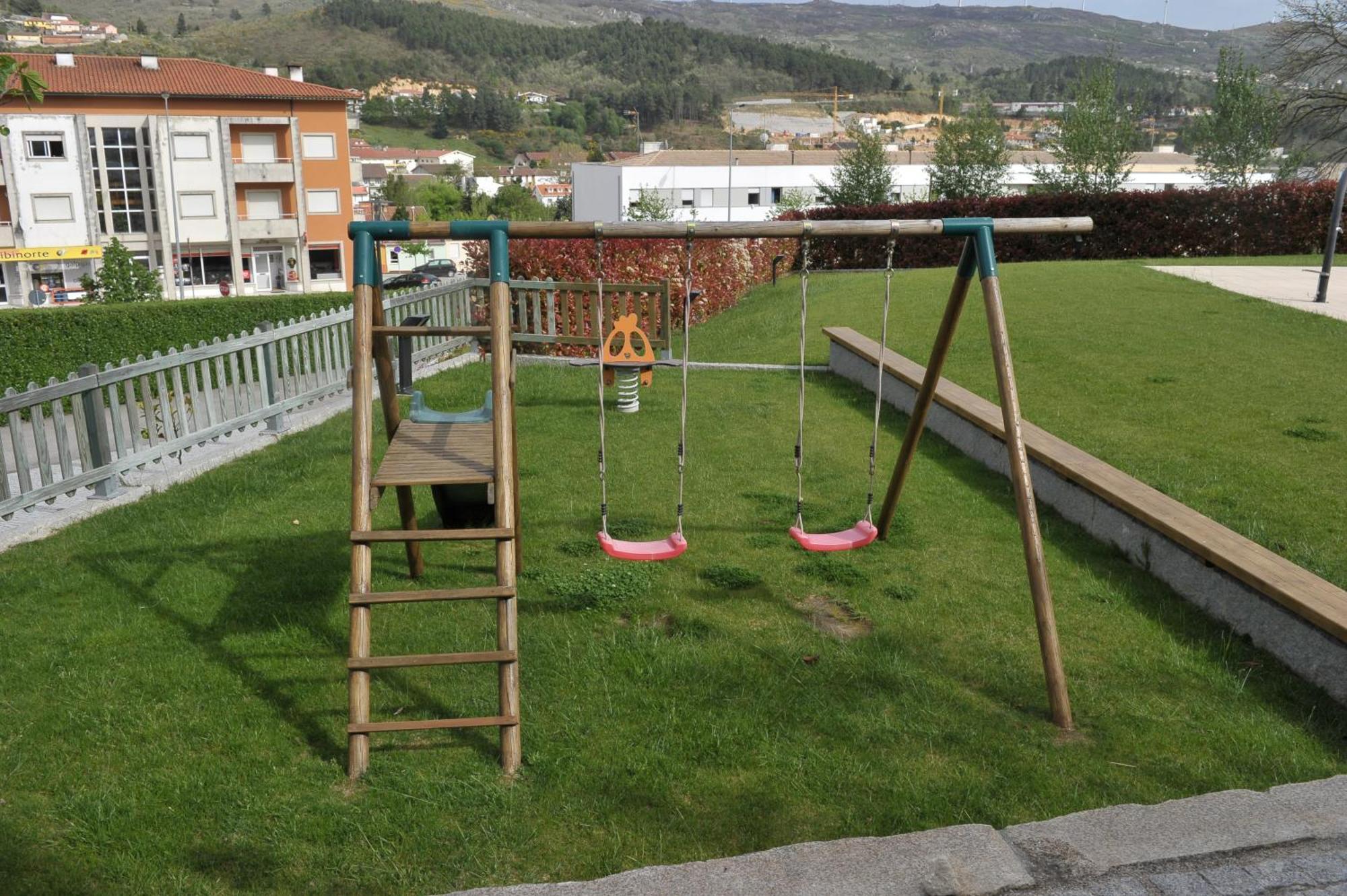 Hotel Aguiar Da Pena ヴィーラ・ポウカ・デ・アギアル エクステリア 写真